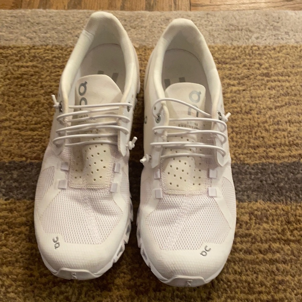 On cloud sneaker
